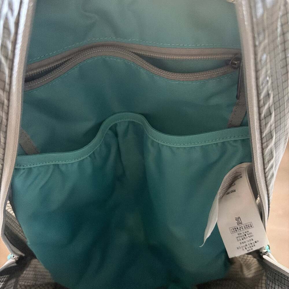 Patagonia Lightweight Black Hole 26L Gray /Green - Picture 8 of 9